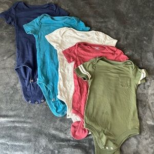 Bundle of 5 onesies size 24m